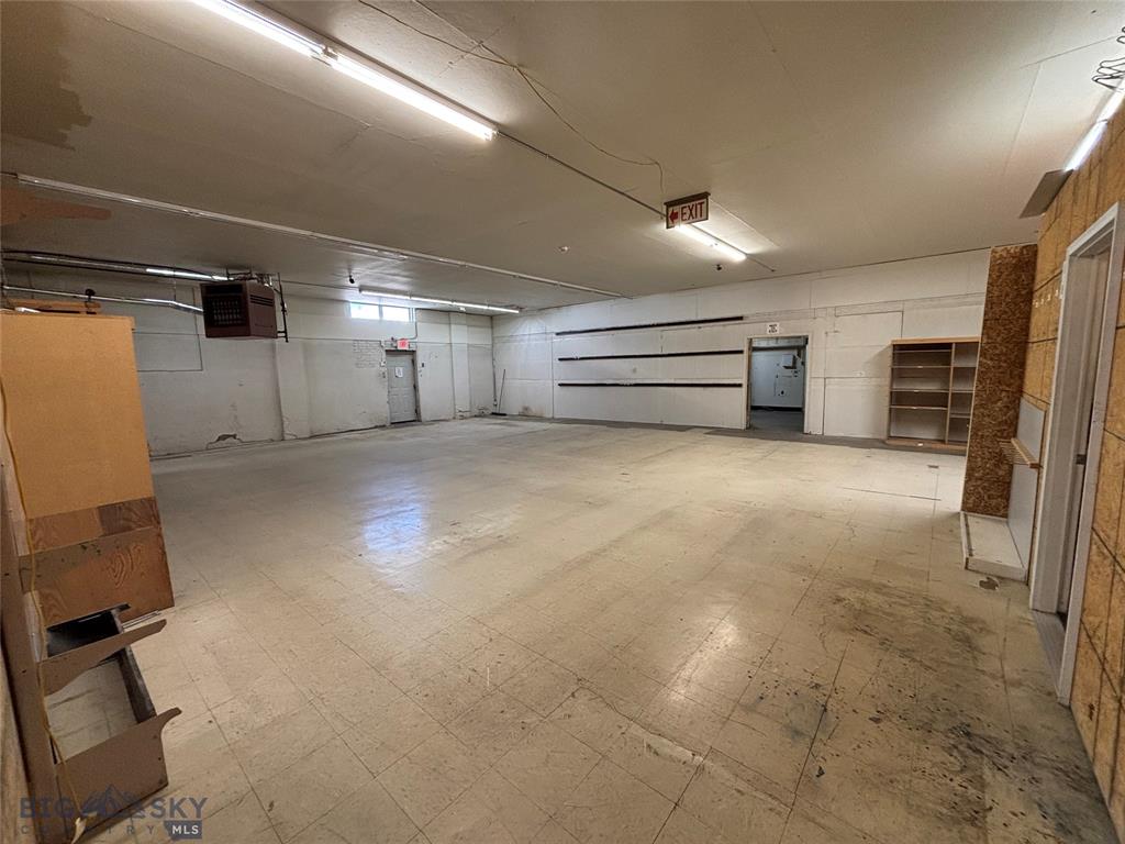 200 E Commercial Property Photo 16
