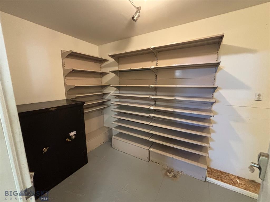 200 E Commercial Property Photo 18