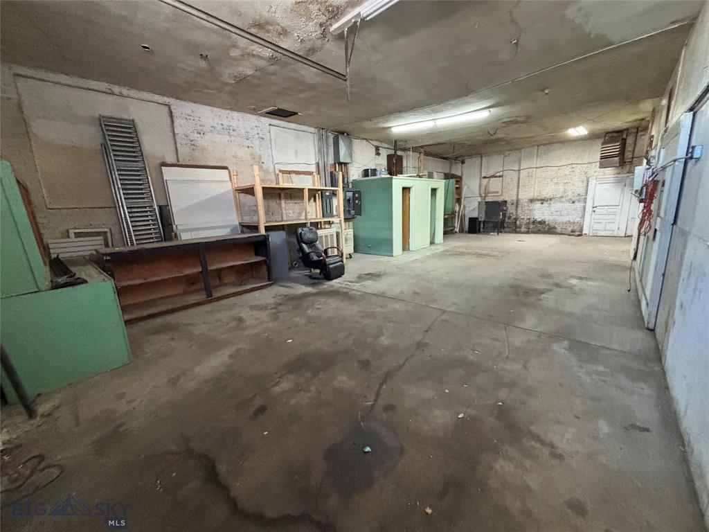 200 E Commercial Property Photo 27