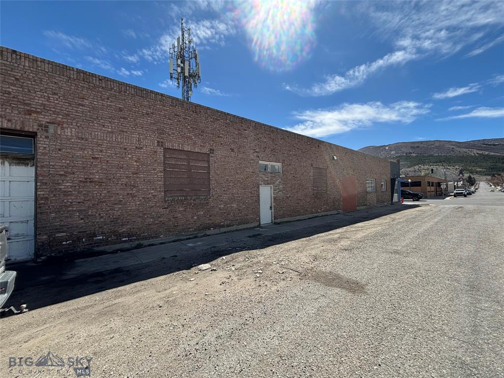 200 E Commercial Property Photo 29