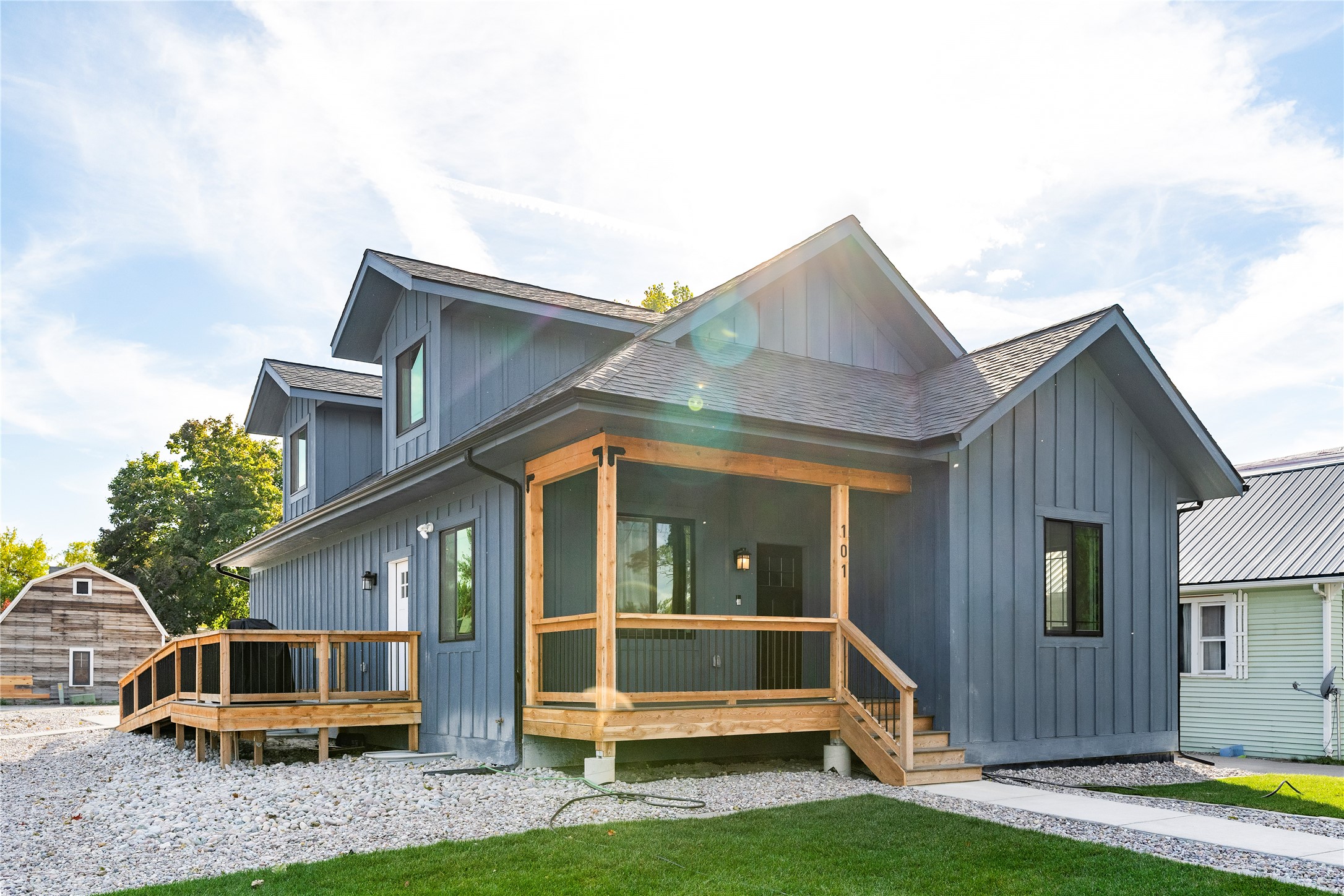 101 4th Avenue W Property Photo 1