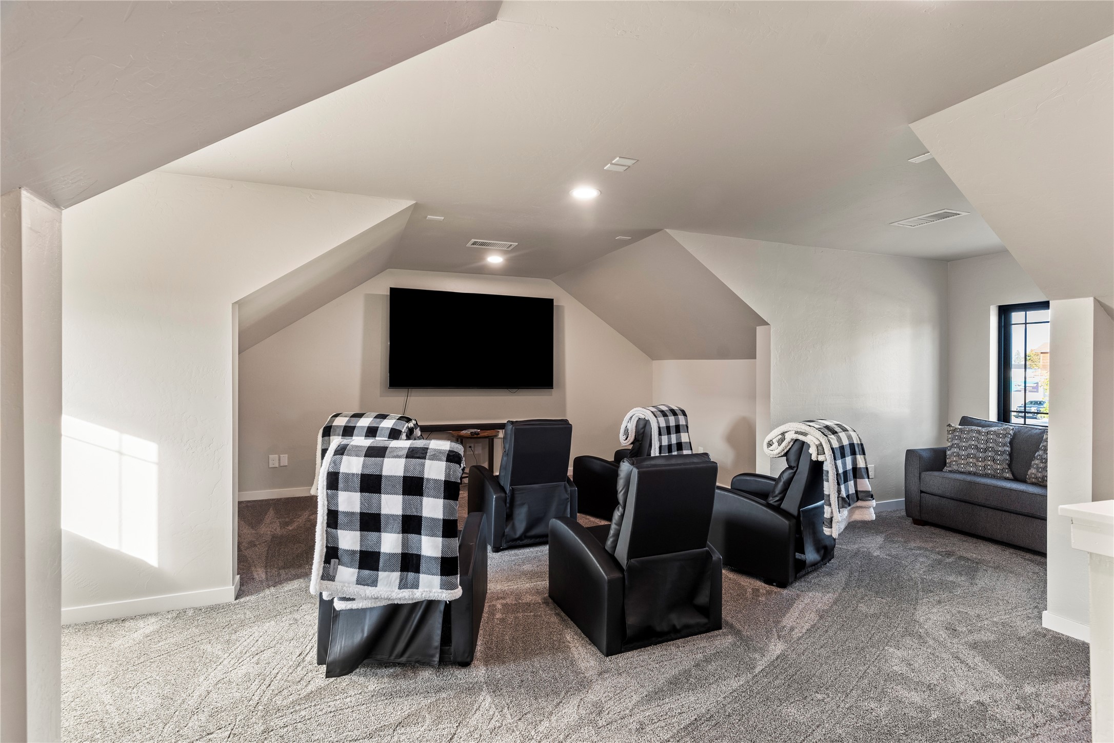 101 4th Avenue W Property Photo 36