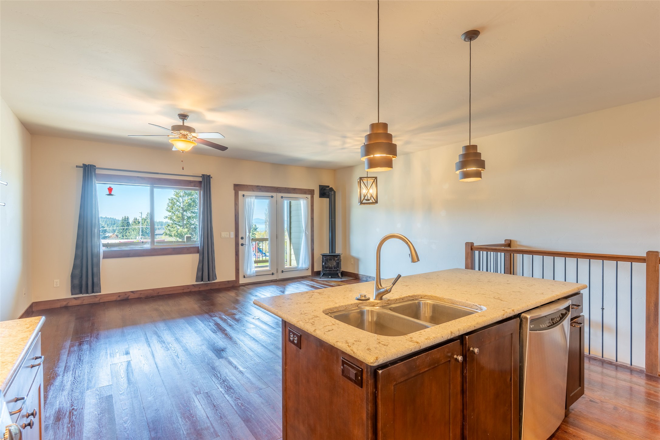 657 Commerce Street Property Photo 4