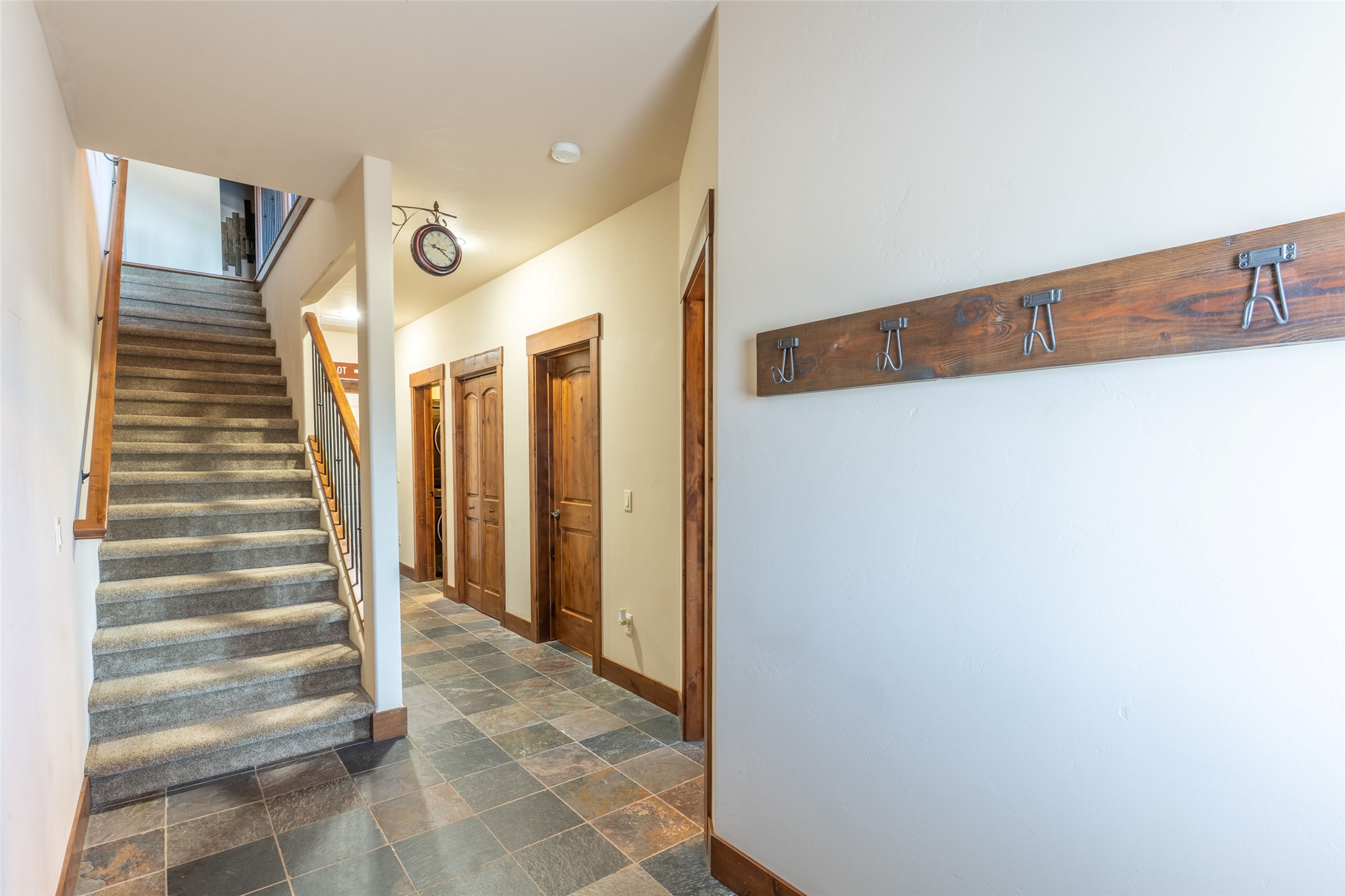657 Commerce Street Property Photo 8