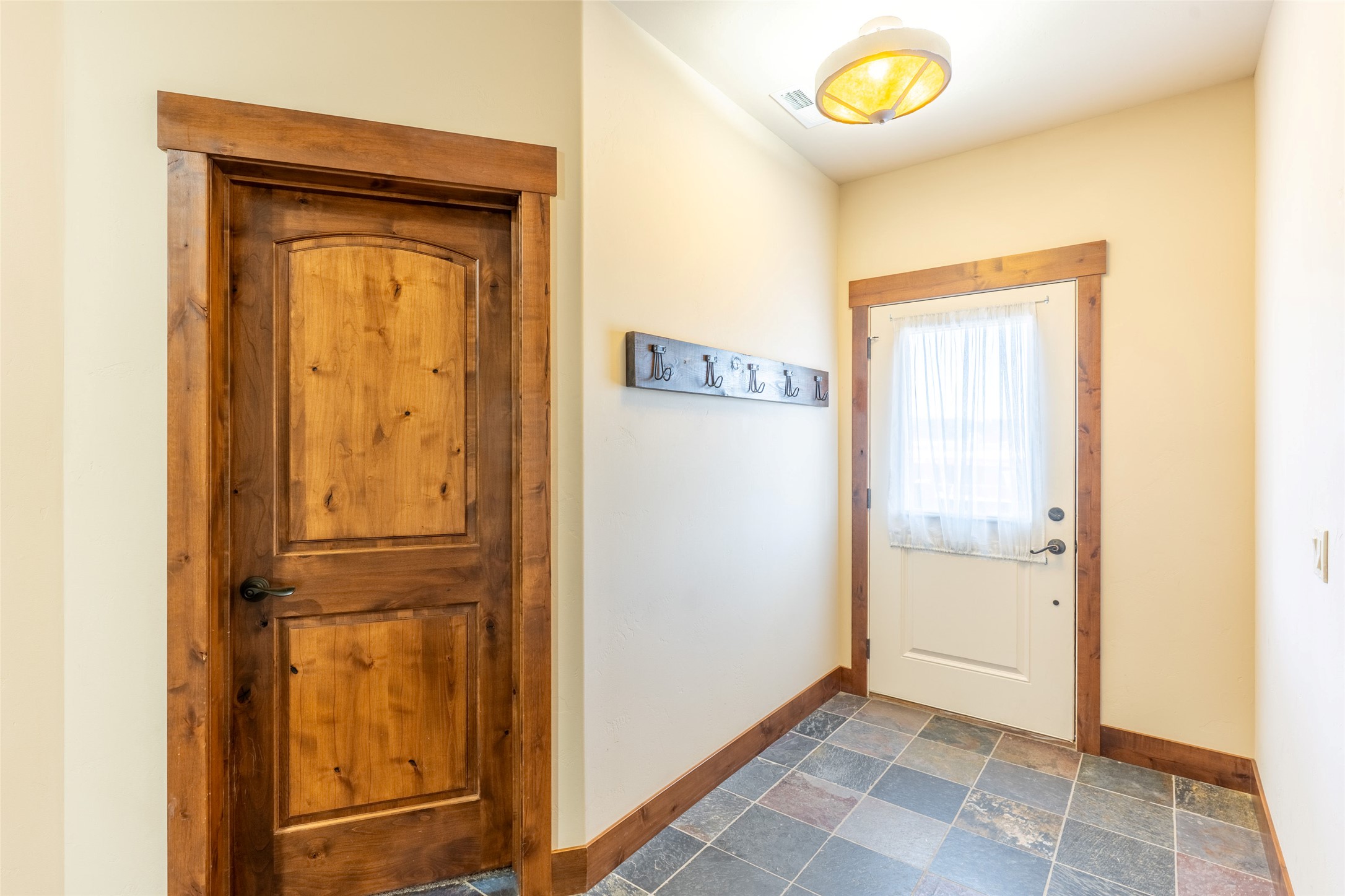 657 Commerce Street Property Photo 9