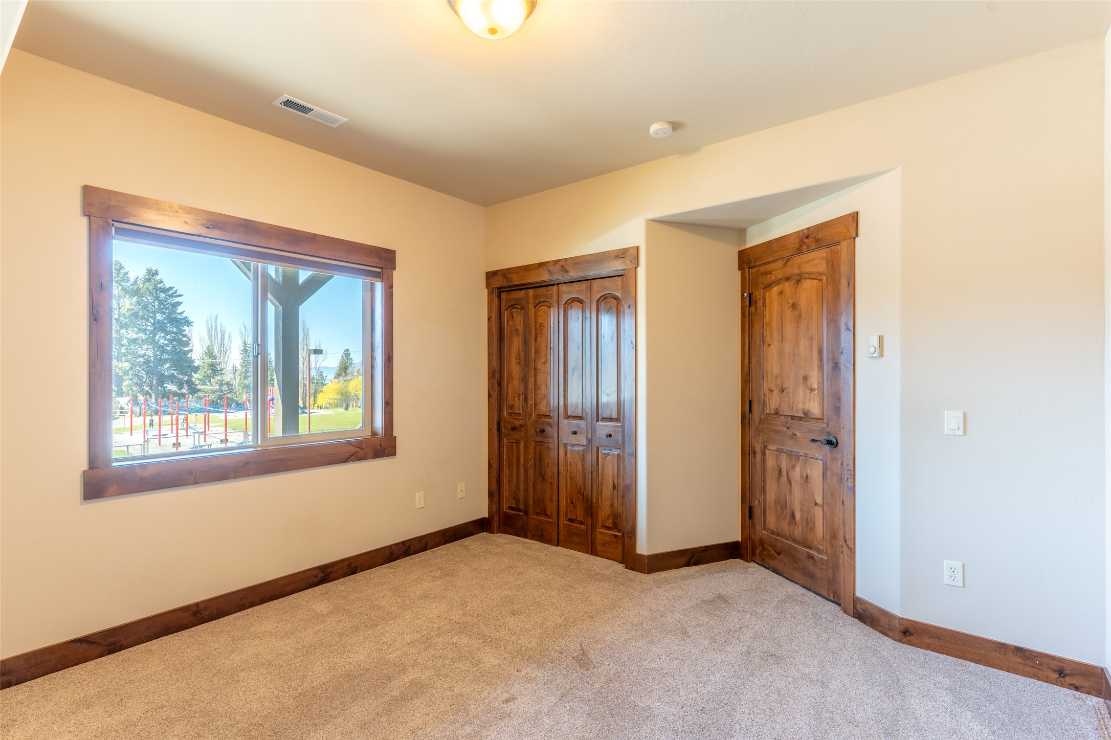 657 Commerce Street Property Photo 10