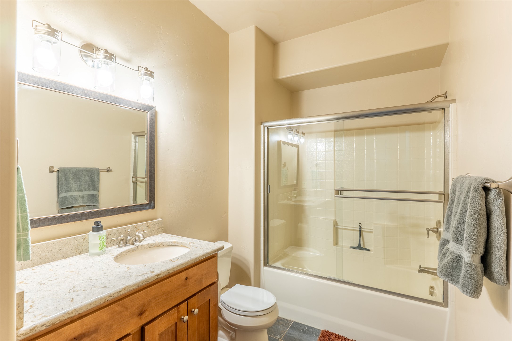 657 Commerce Street Property Photo 12