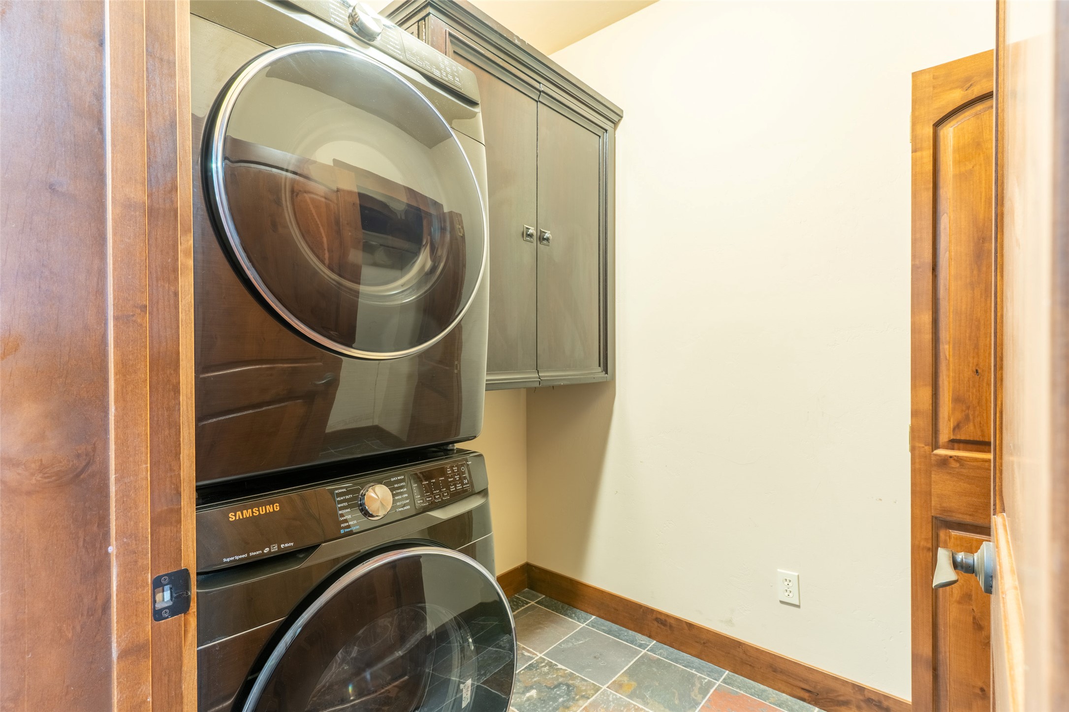 657 Commerce Street Property Photo 13
