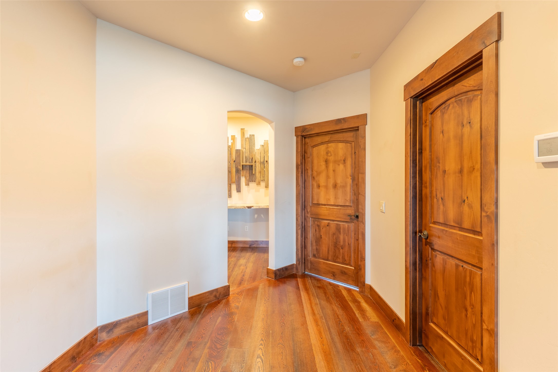 657 Commerce Street Property Photo 19