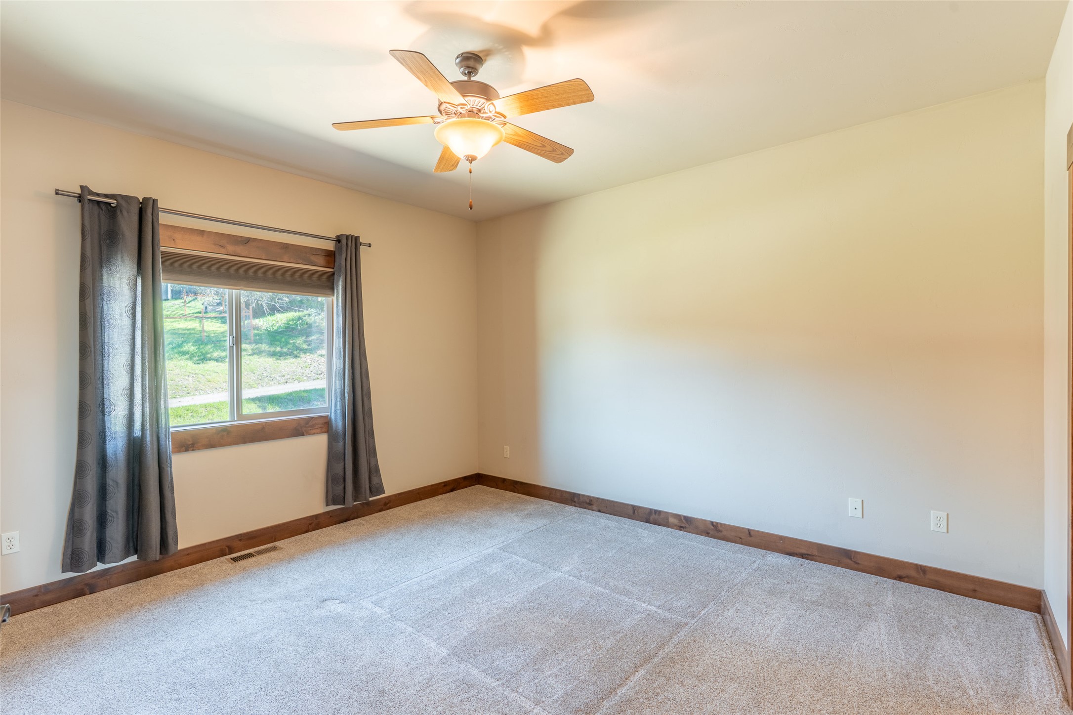 657 Commerce Street Property Photo 21