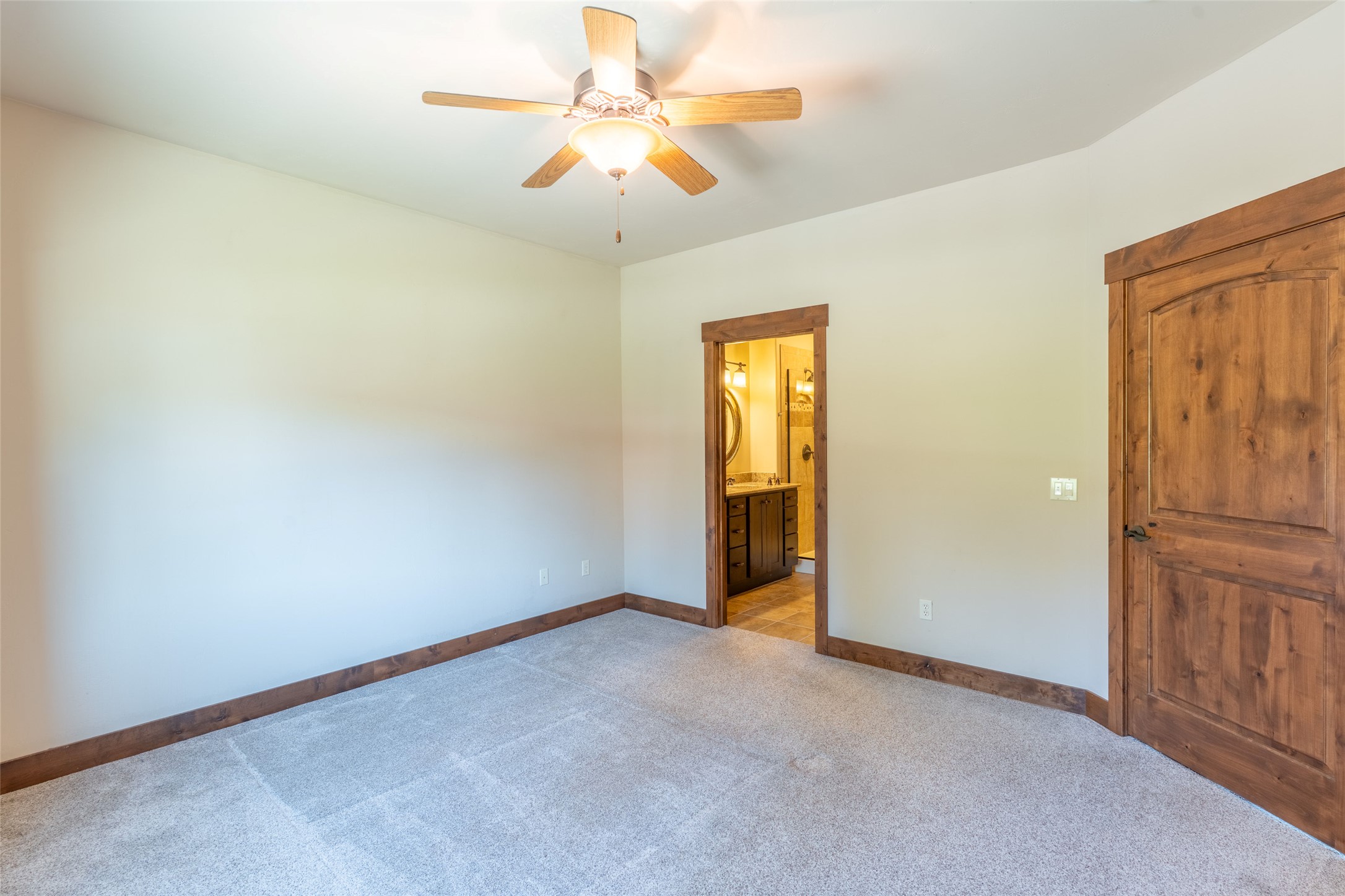 657 Commerce Street Property Photo 22