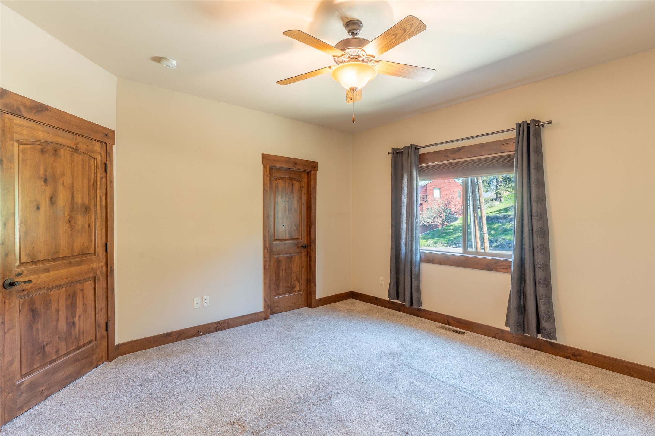 657 Commerce Street Property Photo 23