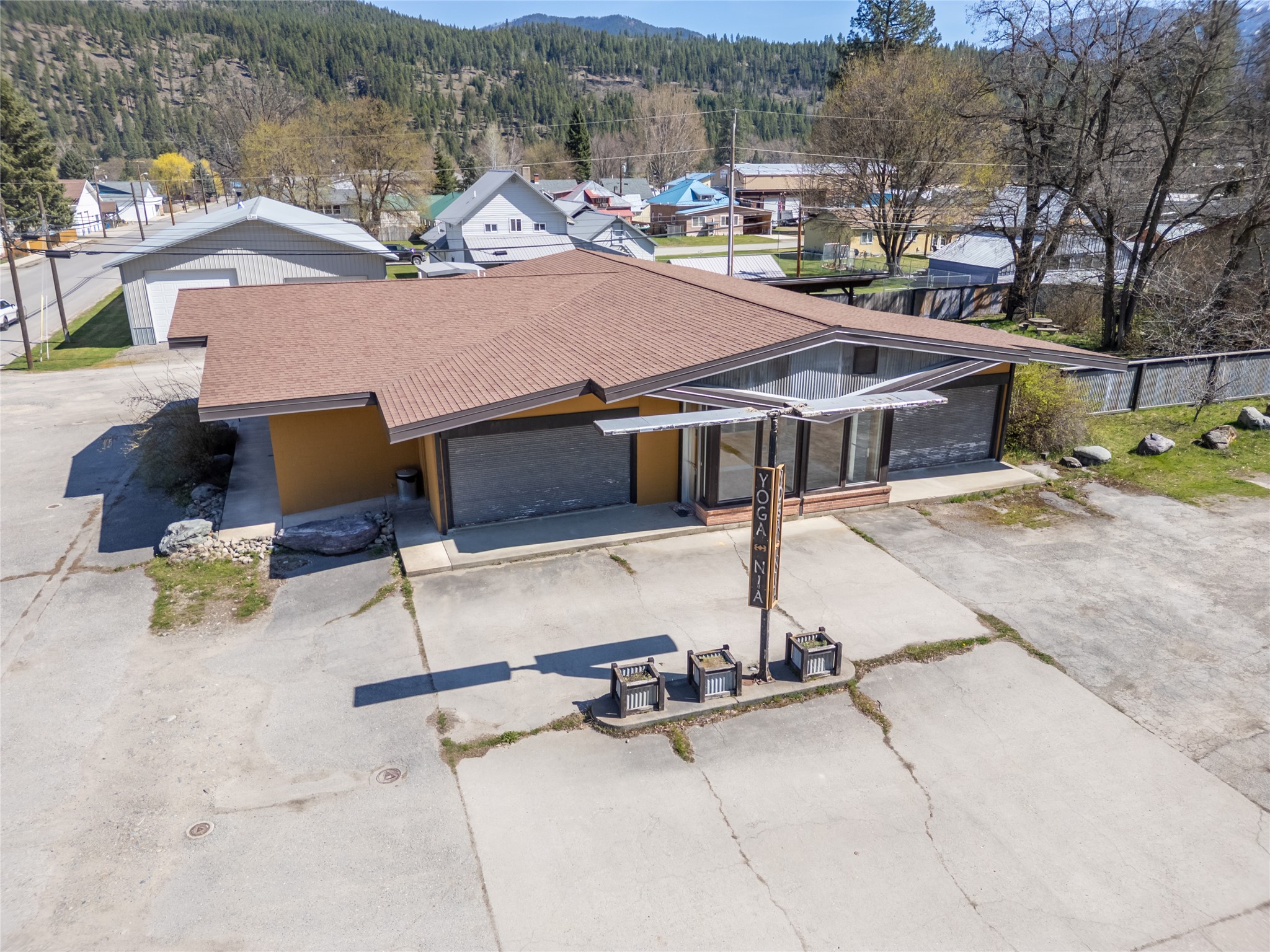 301 E Missoula Avenue Property Photo 1
