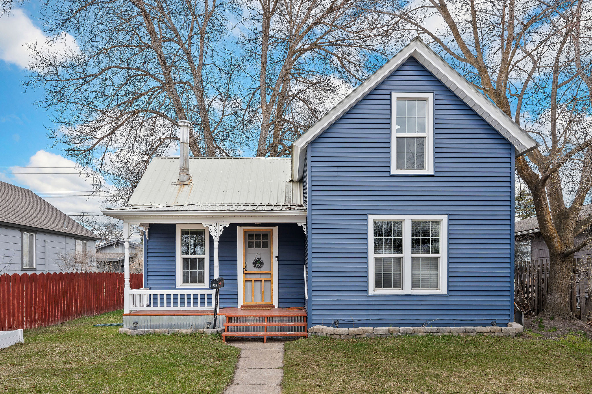 339 8th Avenue W Property Photo 1