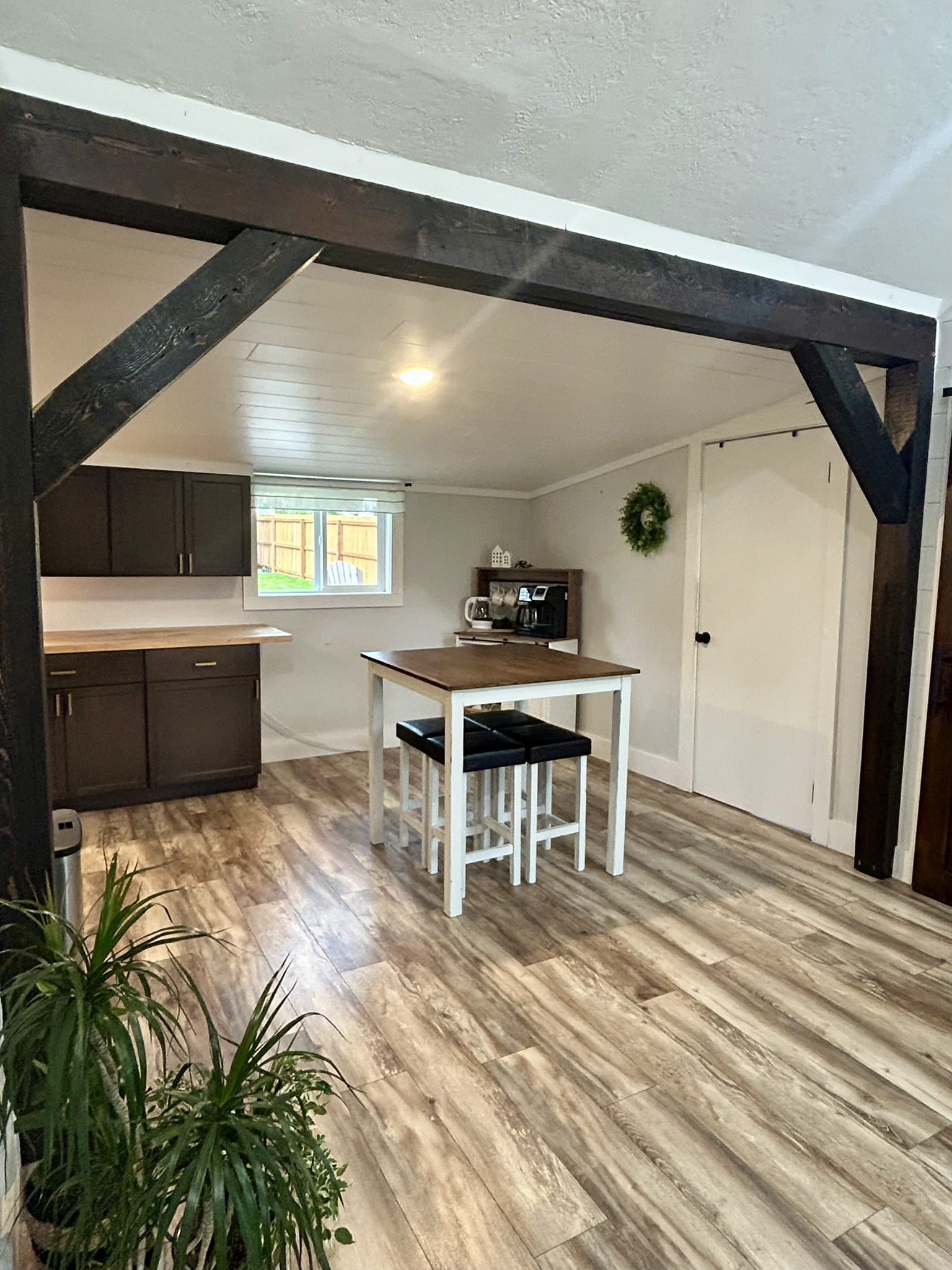 106 1/2 E Hamilton Street Property Photo 16