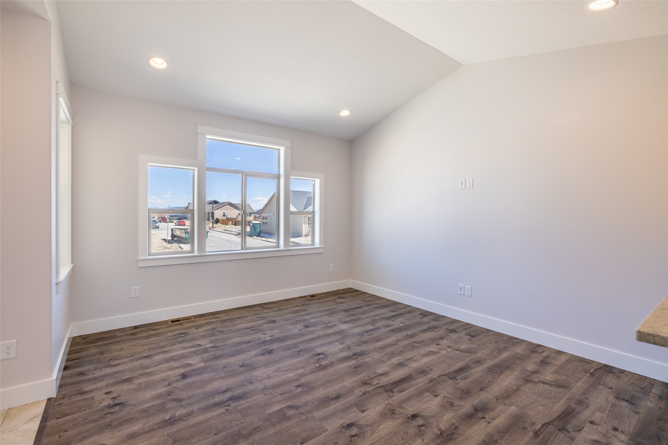 2755 Lone Chief Loop Property Photo 6