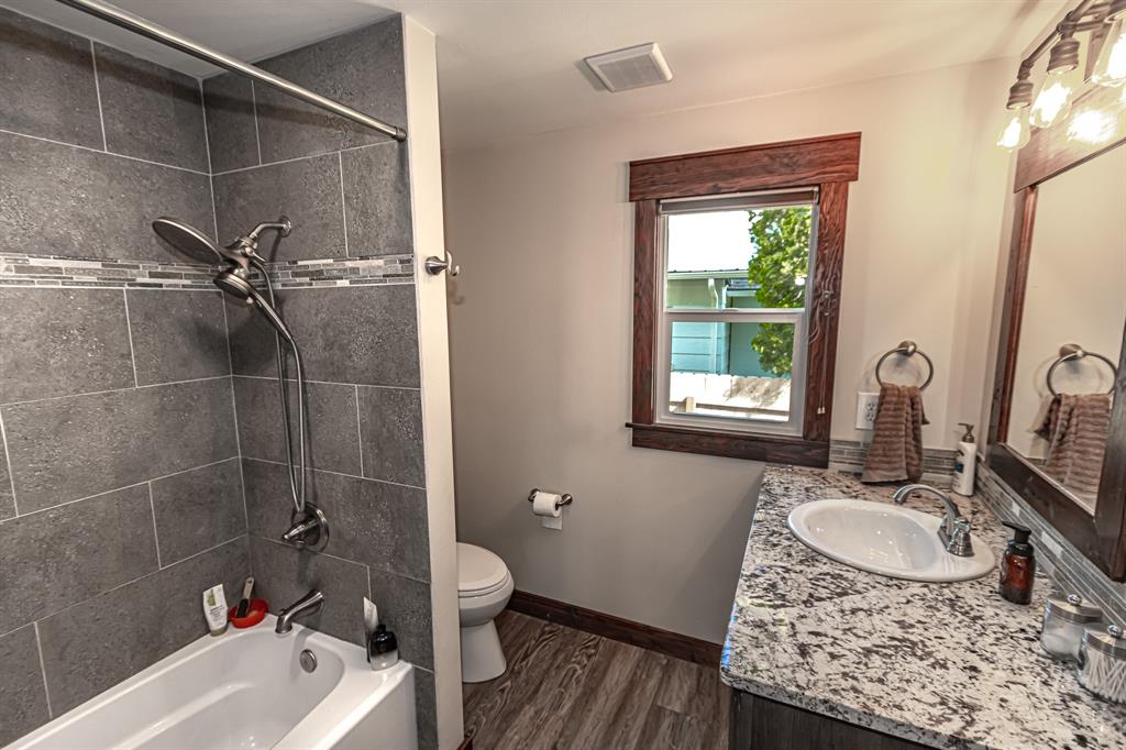 500 1st Avenue E Property Photo 19