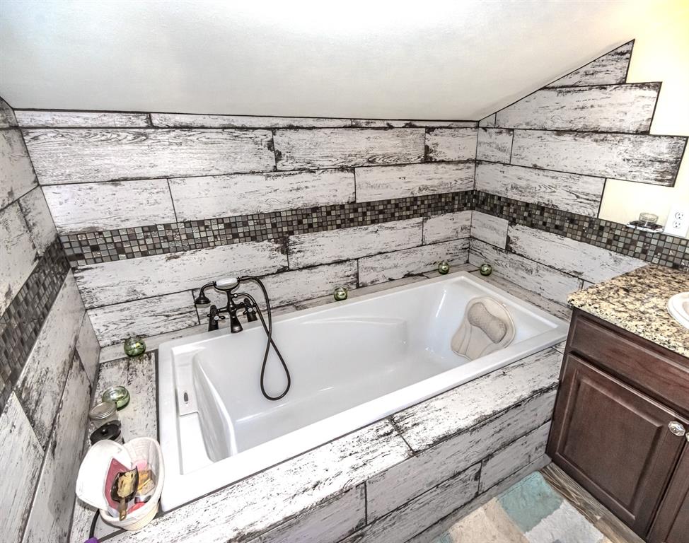 500 1st Avenue E Property Photo 23