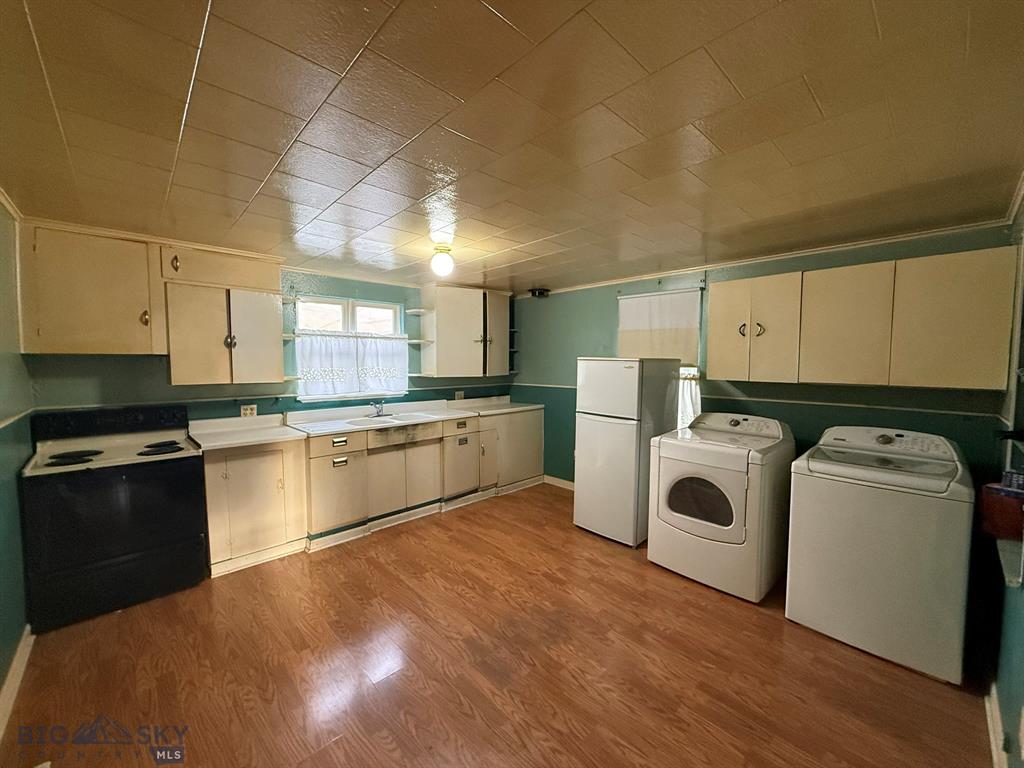 3320 Busch Street Property Photo 6
