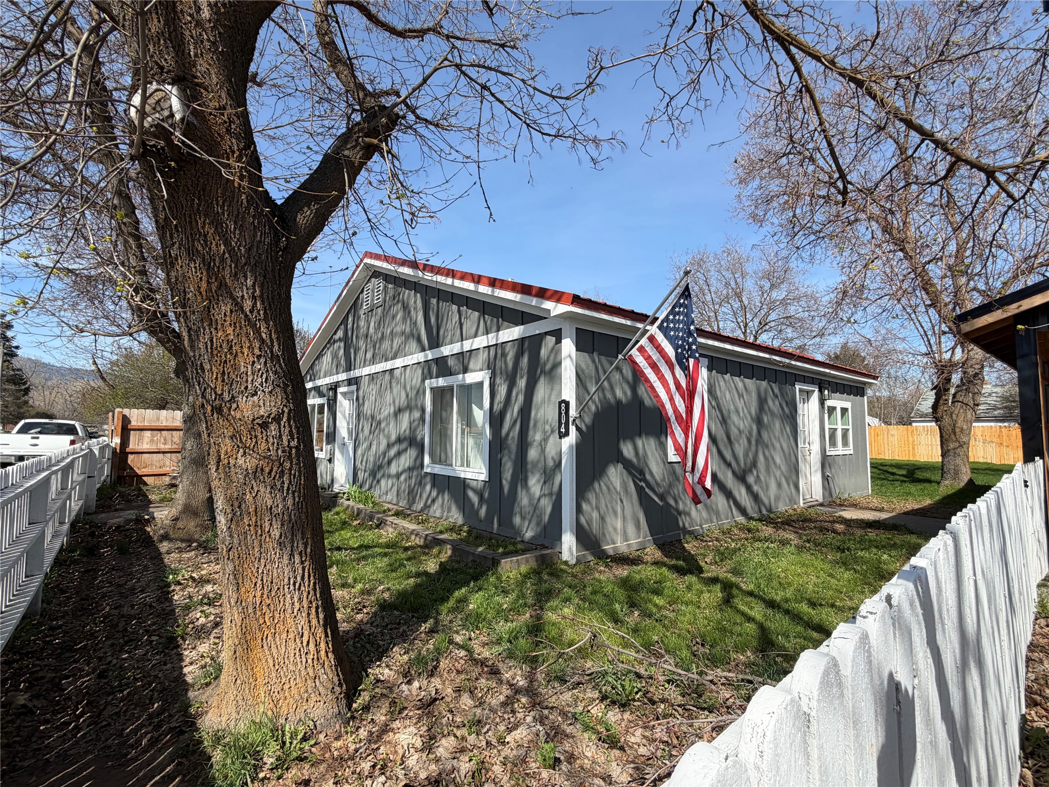 804 S 5th Avenue Property Photo 1