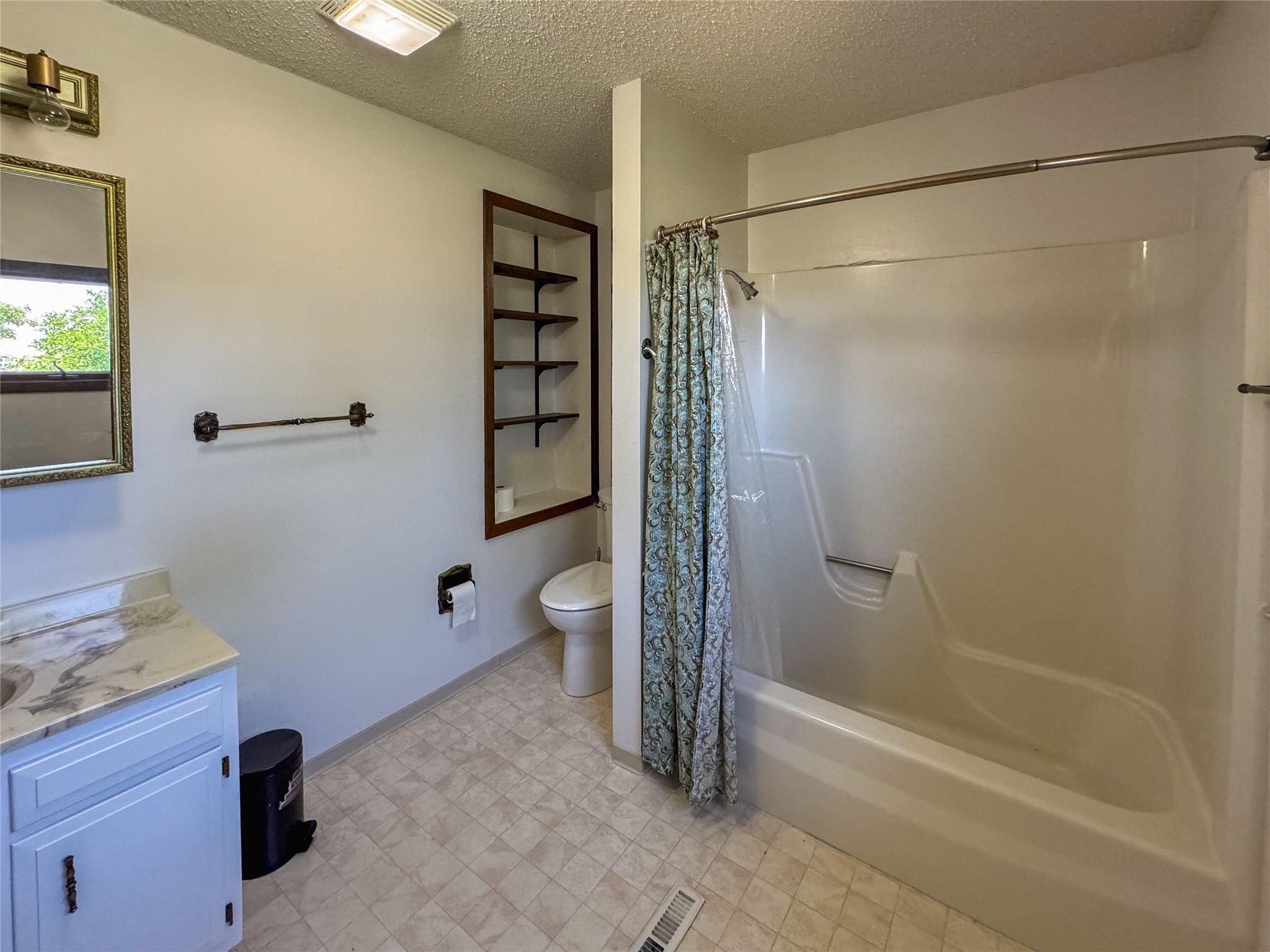 2 Robinson Street Property Photo 8