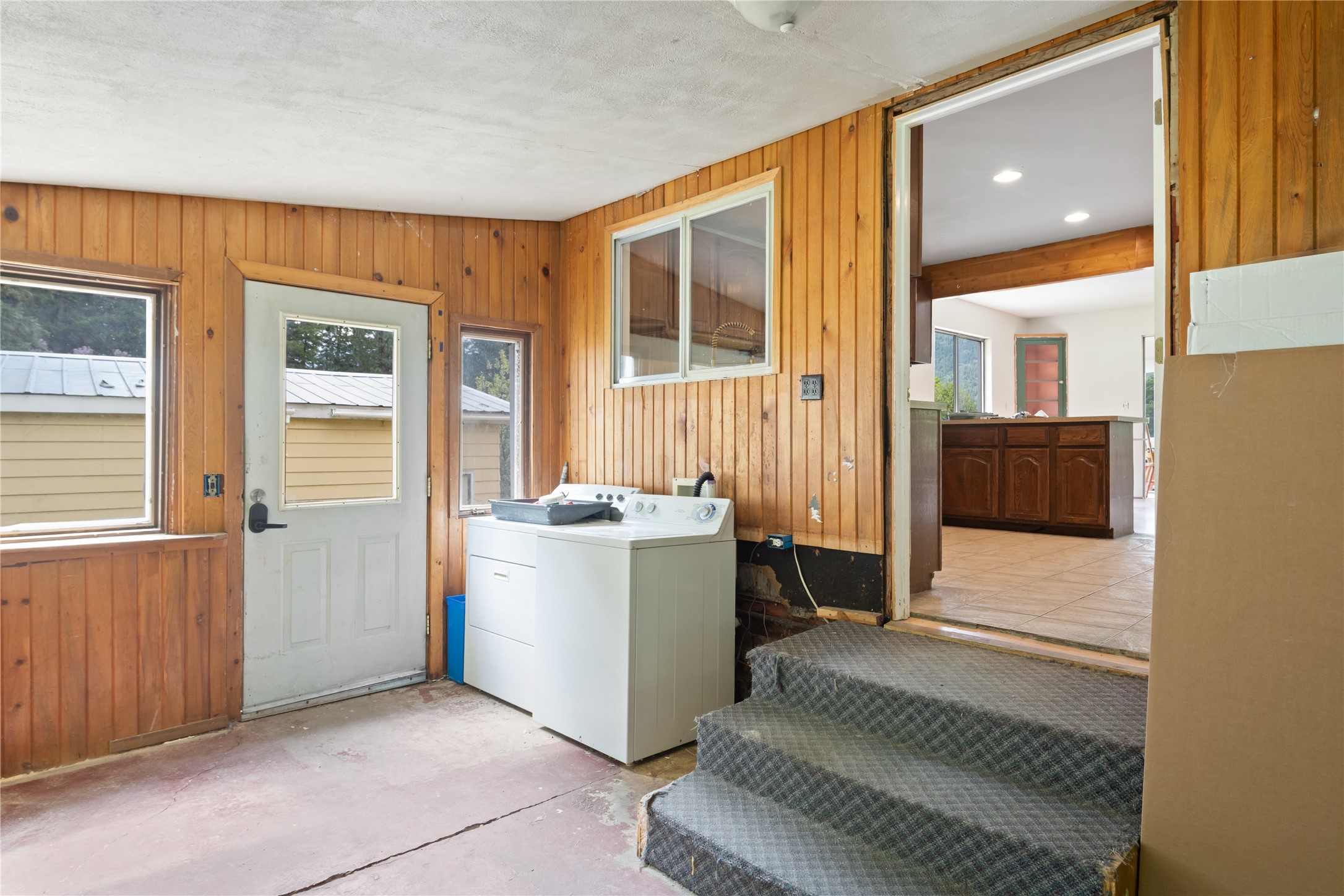 9560 Cross Street Property Photo 8