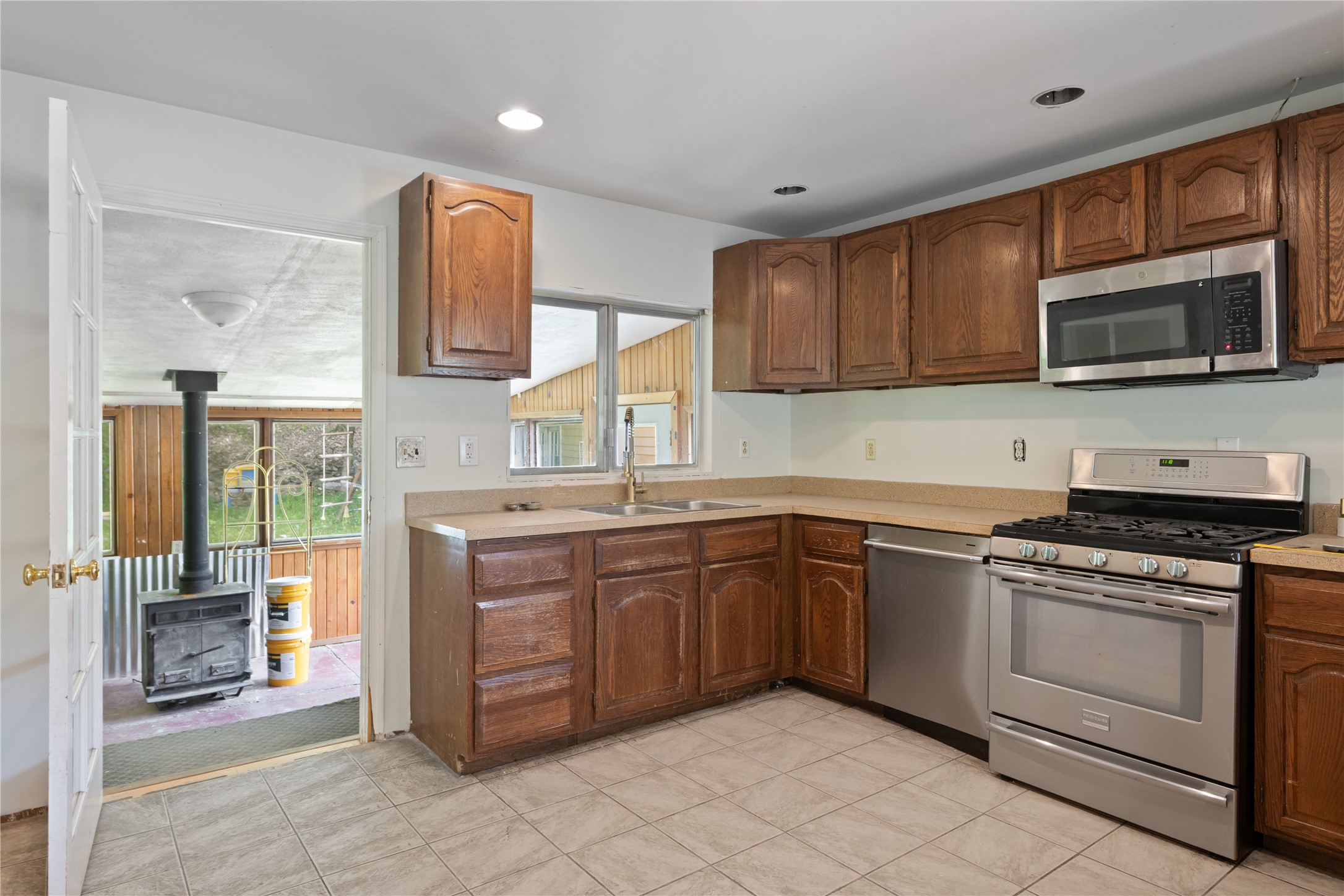 9560 Cross Street Property Photo 10