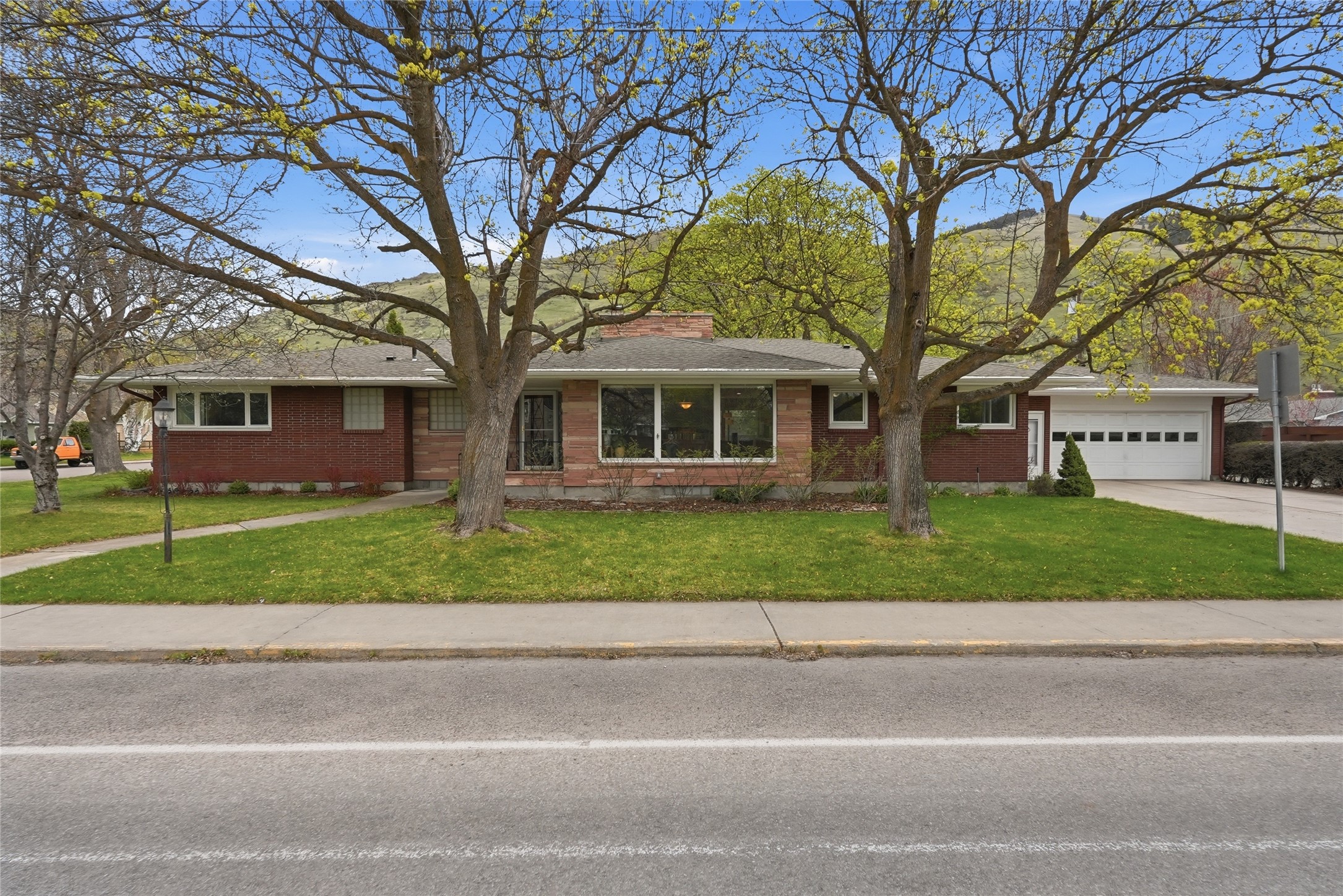 1700 Arthur Avenue Property Photo 2