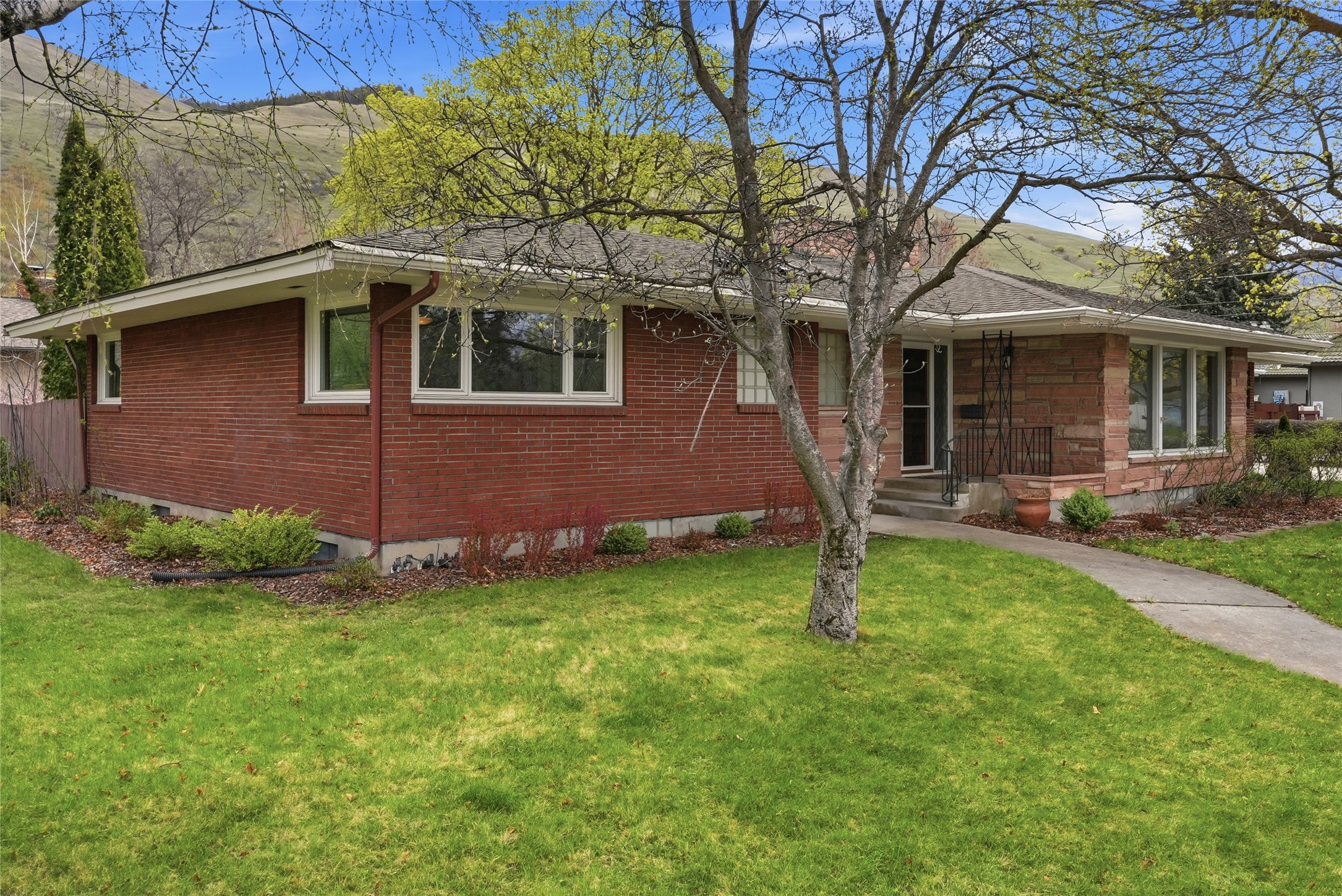 1700 Arthur Avenue Property Photo 4