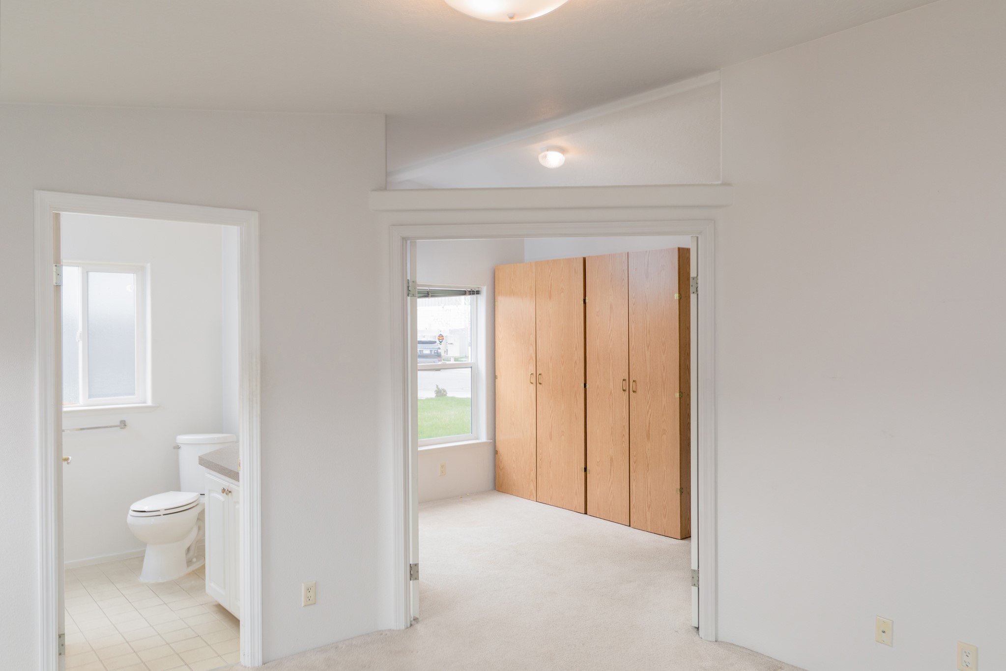 2454 Mcintosh Loop Property Photo 5