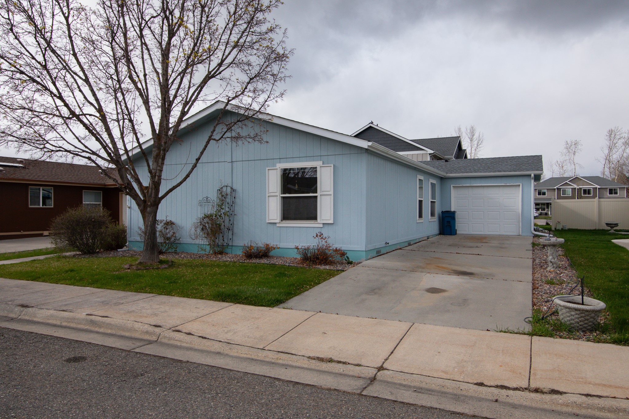 2454 Mcintosh Loop Property Photo 6