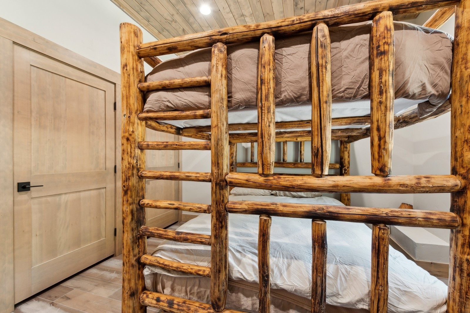 30069098 Property Photo 44