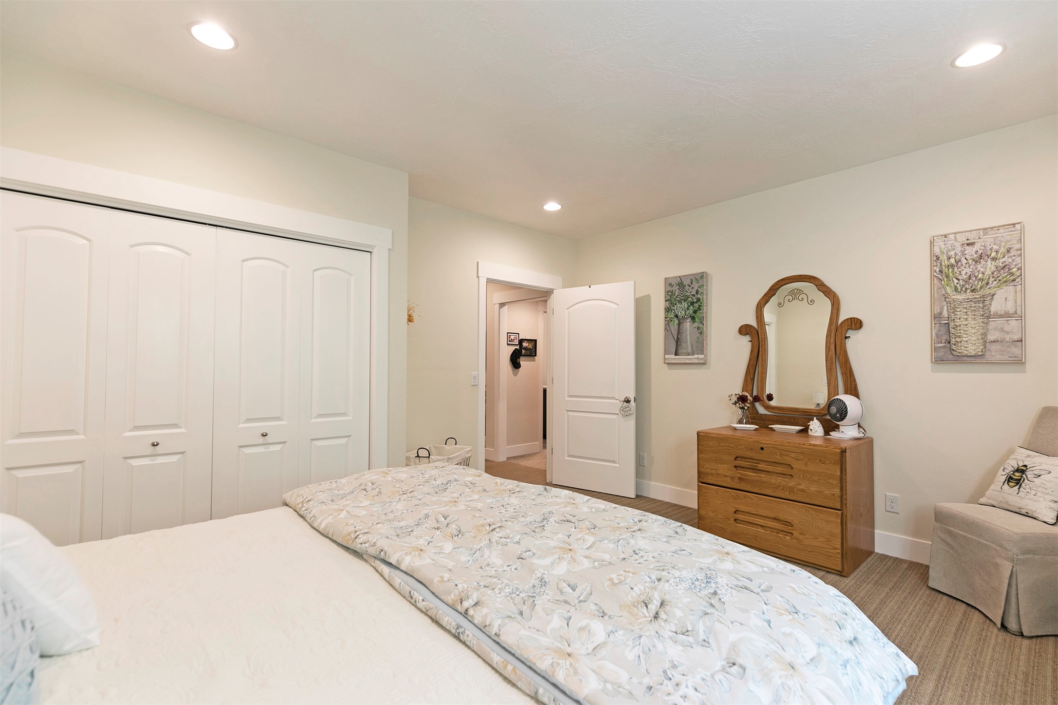 1207 Gilbert Court Property Photo 32