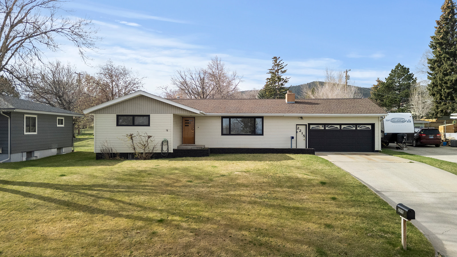 2215 E 6th Avenue Property Photo 1