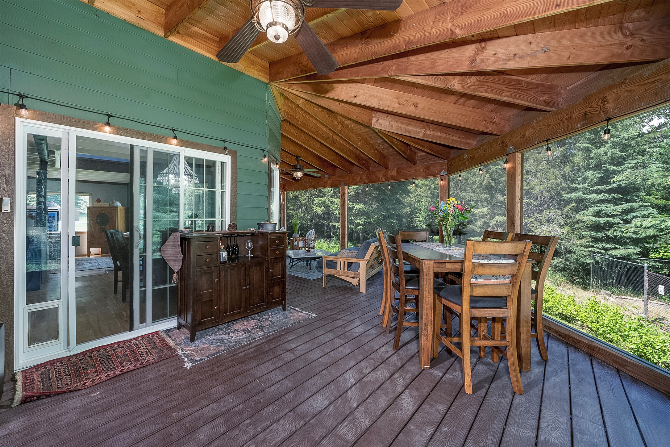 2075 Lion Mountain Loop Road Property Photo 2