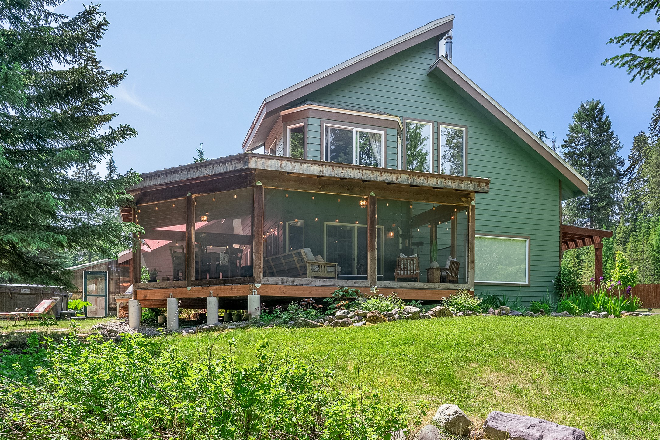 2075 Lion Mountain Loop Road Property Photo 4