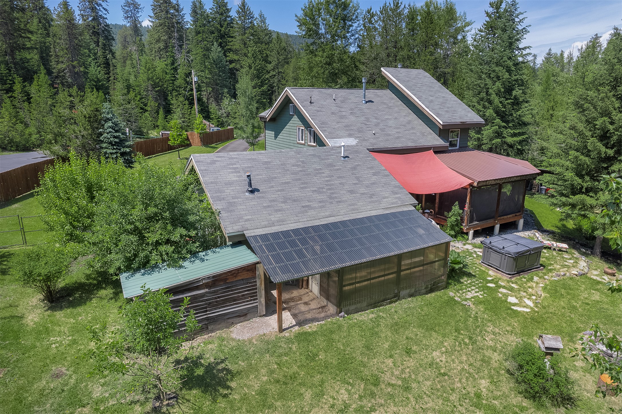 2075 Lion Mountain Loop Road Property Photo 5