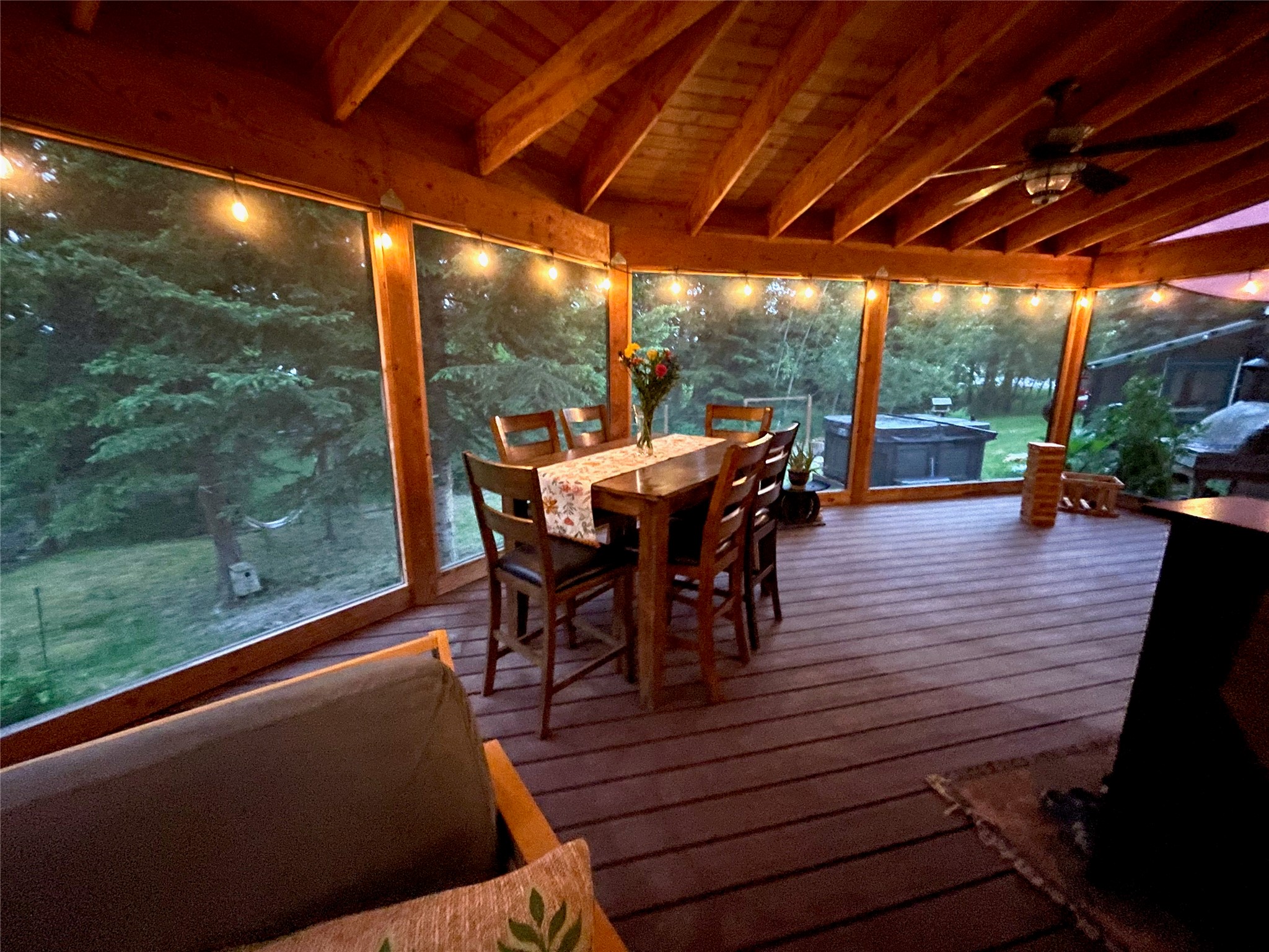 2075 Lion Mountain Loop Road Property Photo 11