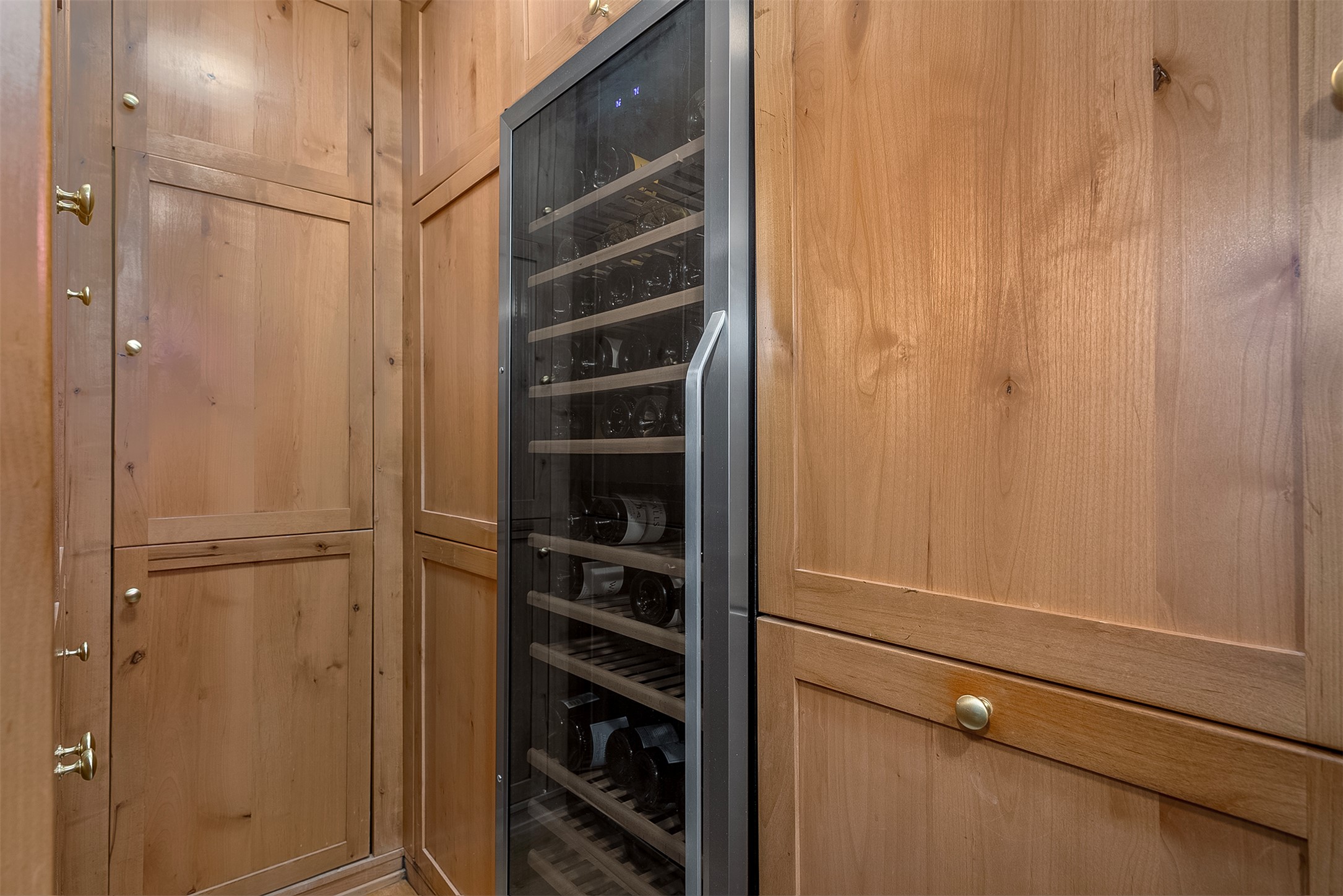 2075 Lion Mountain Loop Road Property Photo 12