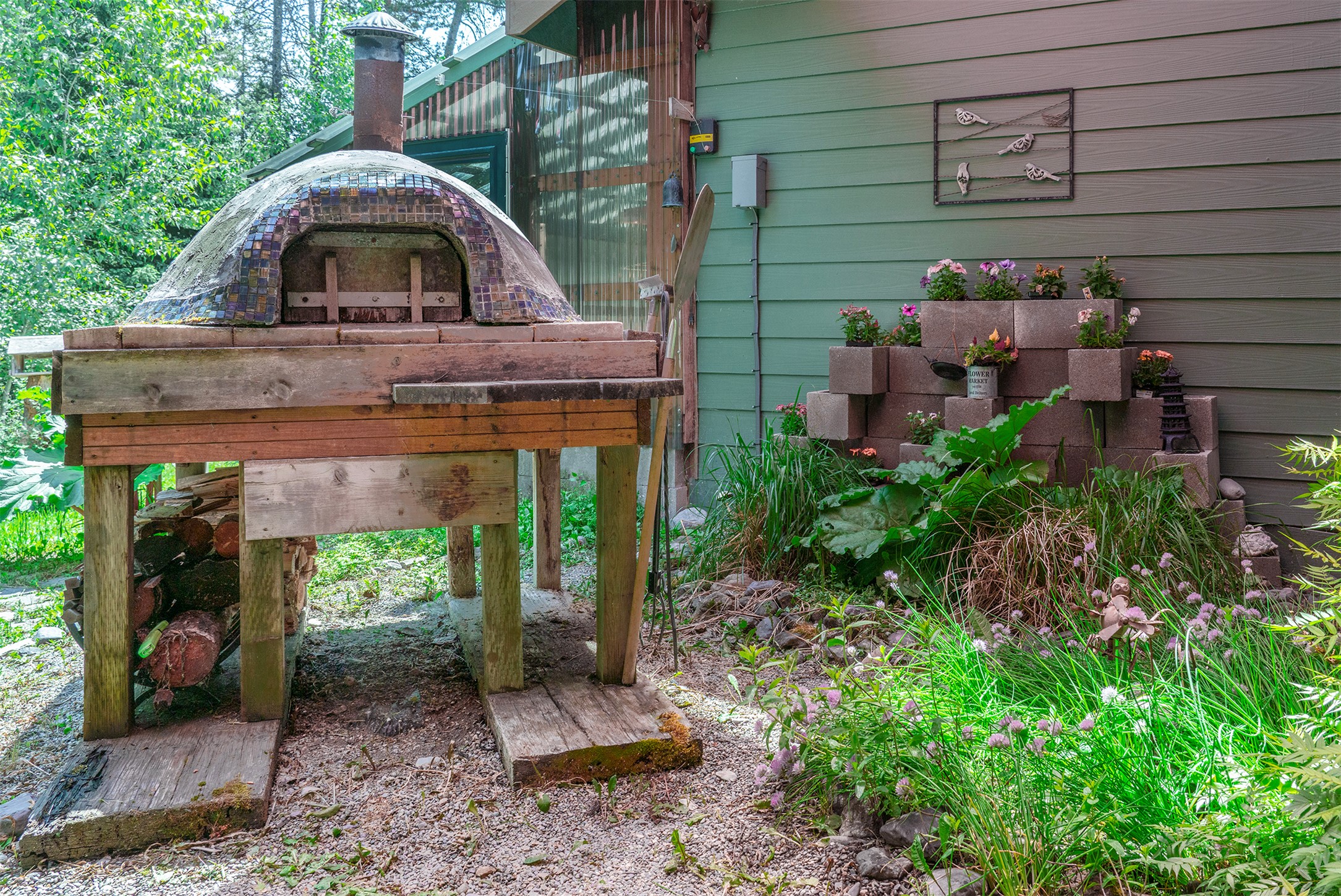 2075 Lion Mountain Loop Road Property Photo 15