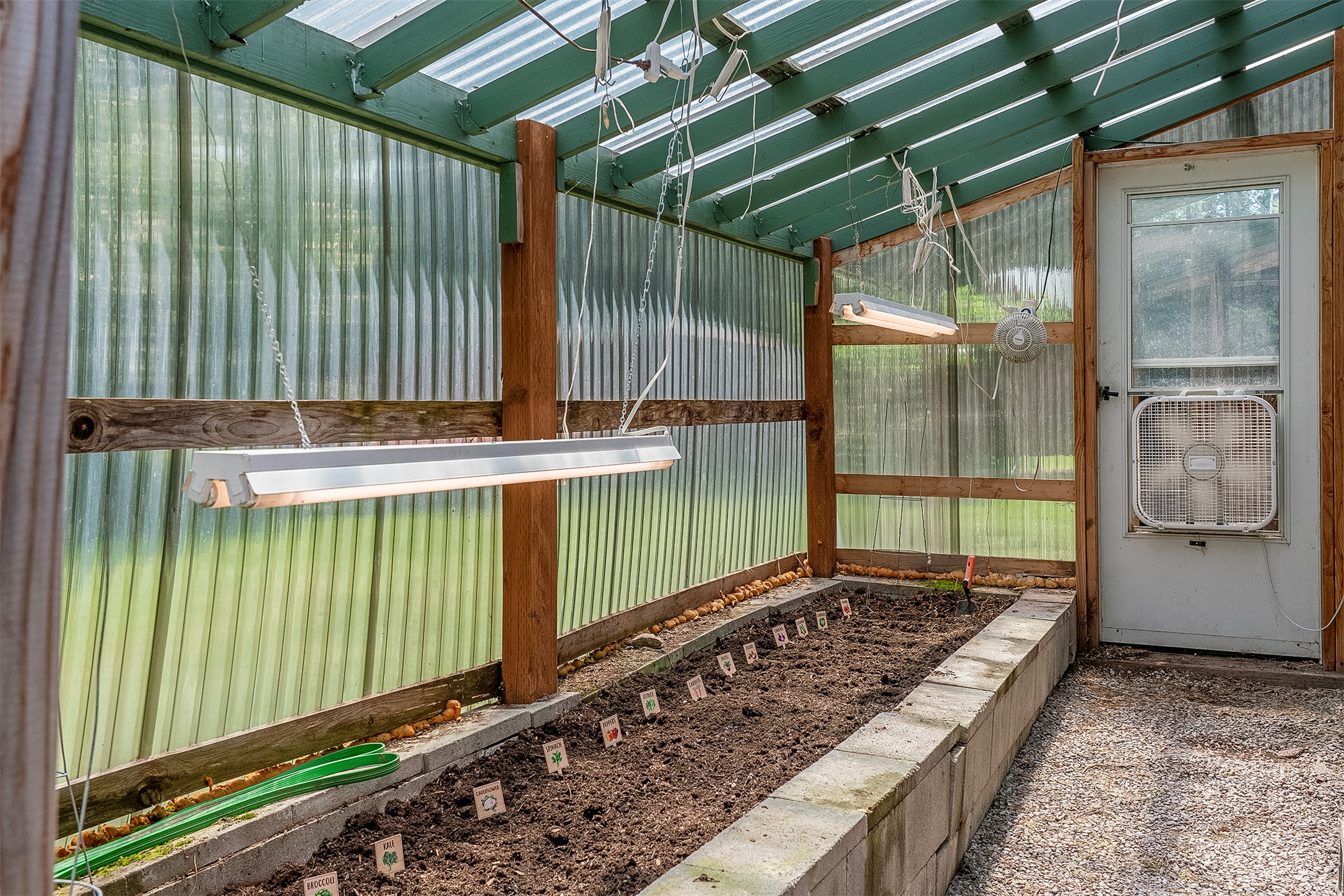 2075 Lion Mountain Loop Road Property Photo 17