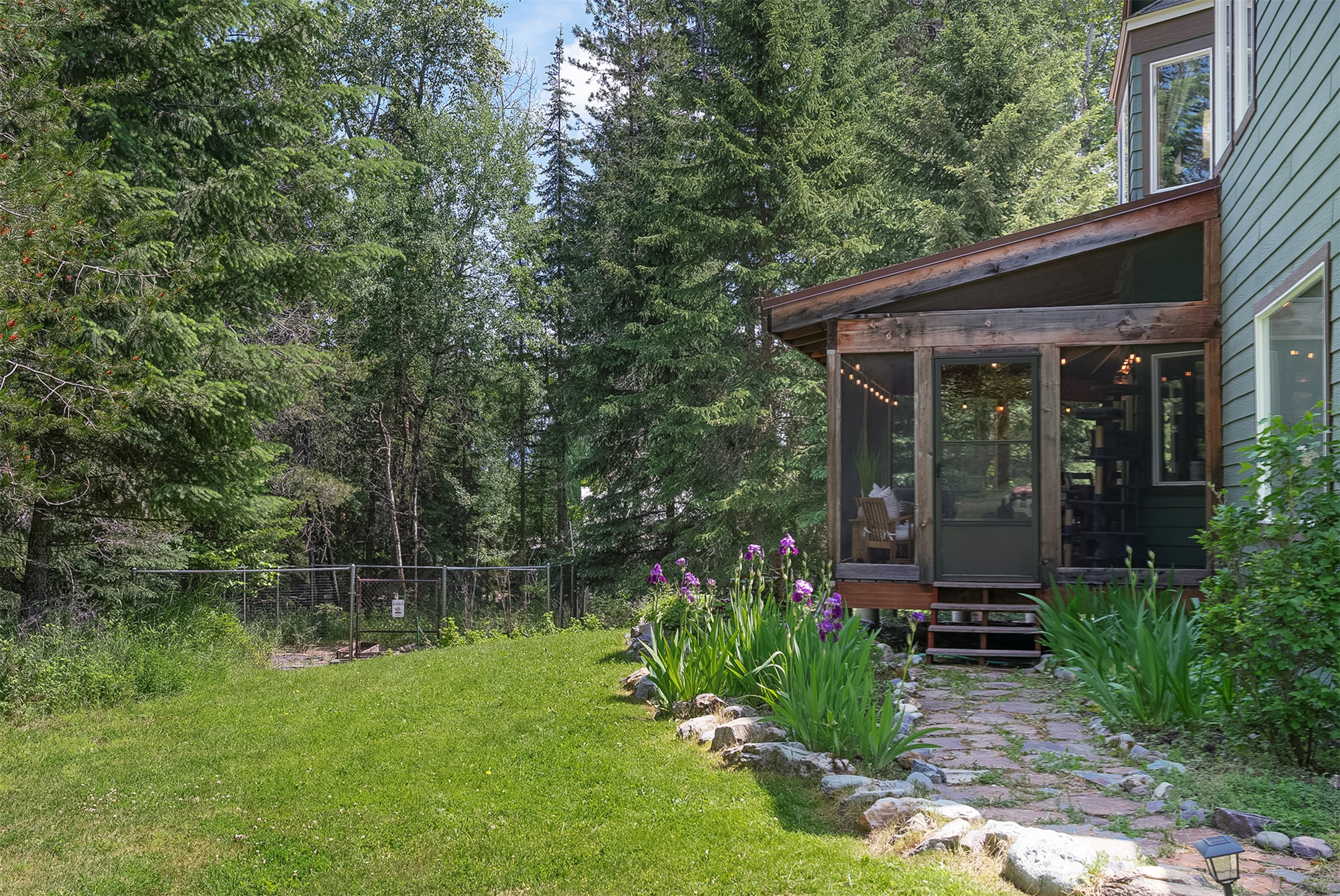 2075 Lion Mountain Loop Road Property Photo 20