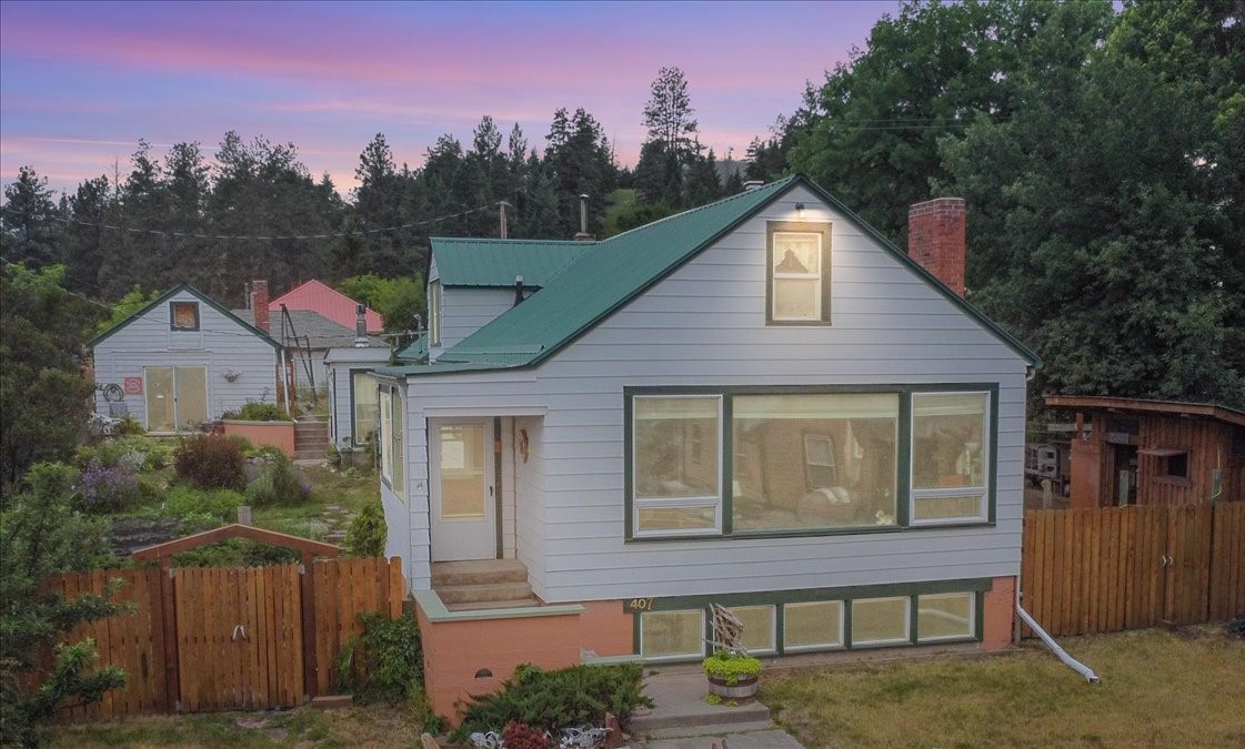 407 1st Avenue W Property Photo 1