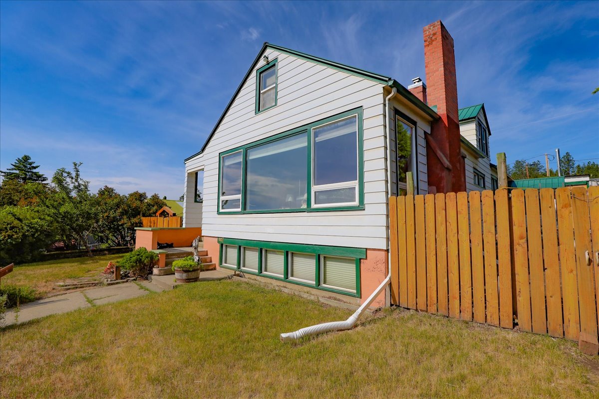 407 1st Avenue W Property Photo 7