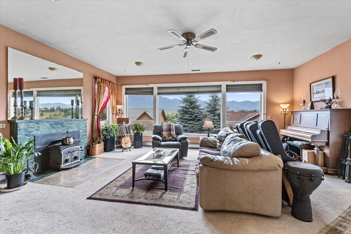 407 1st Avenue W Property Photo 10
