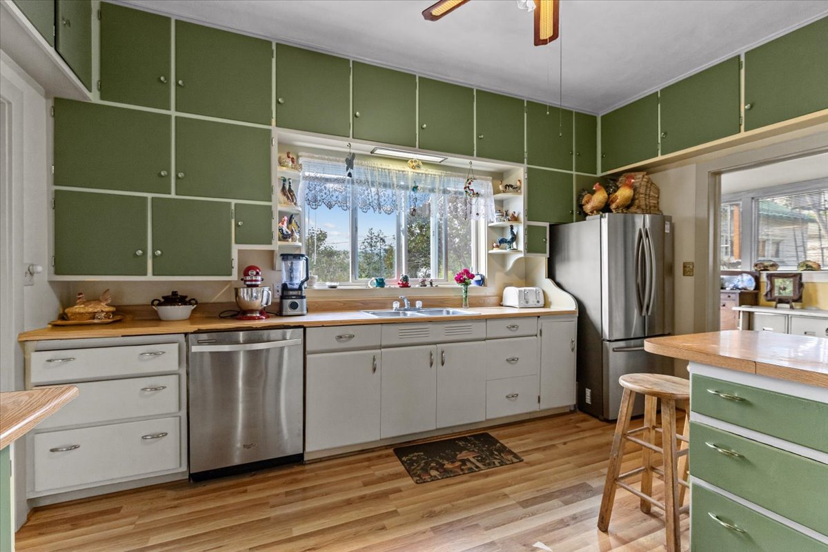 407 1st Avenue W Property Photo 16