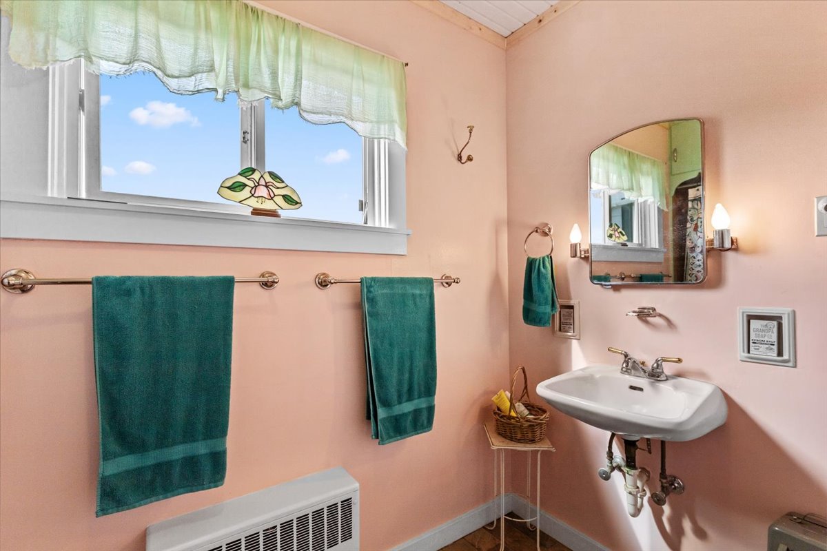 407 1st Avenue W Property Photo 25
