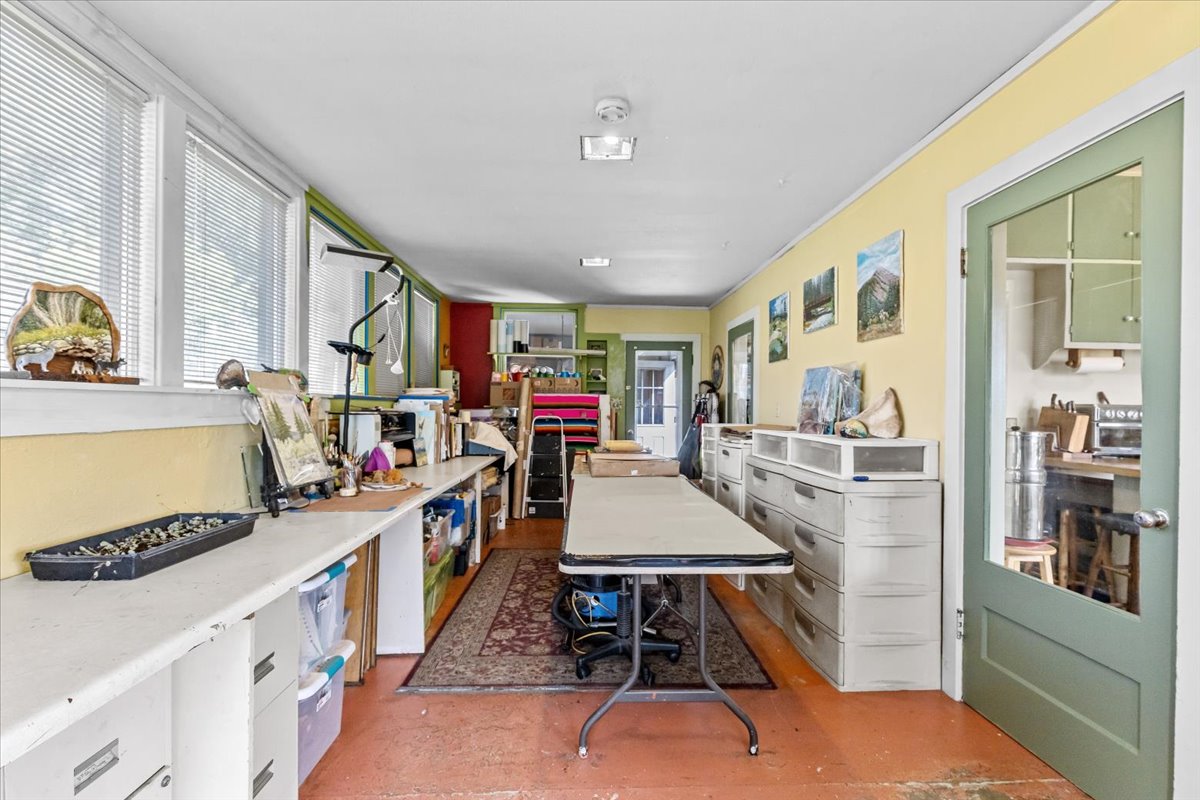 407 1st Avenue W Property Photo 27