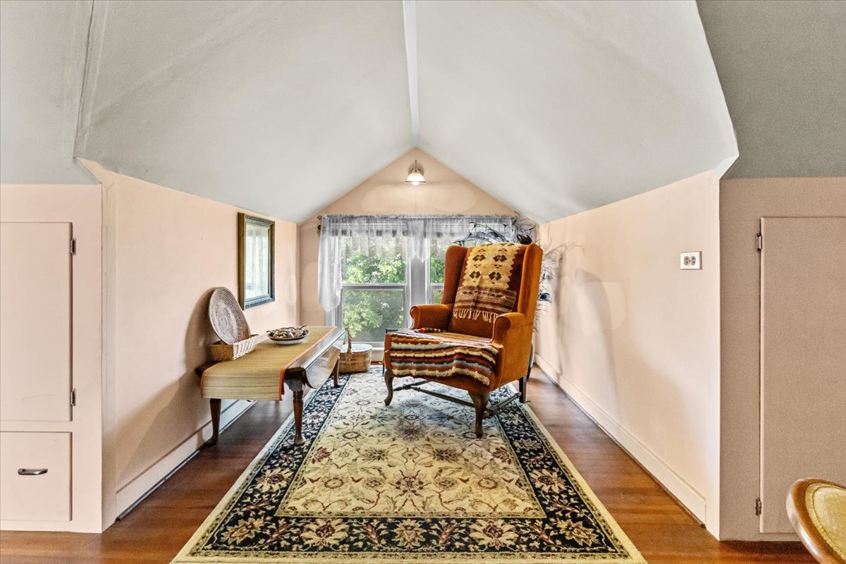 407 1st Avenue W Property Photo 32