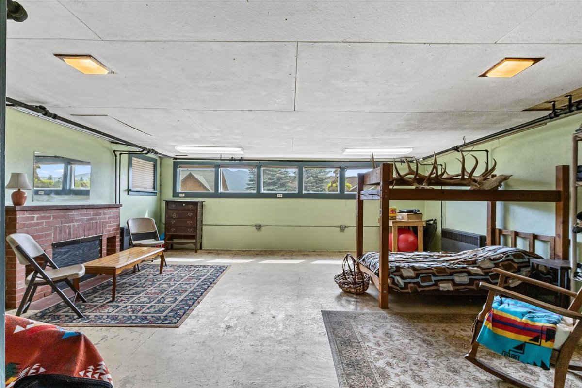 407 1st Avenue W Property Photo 43